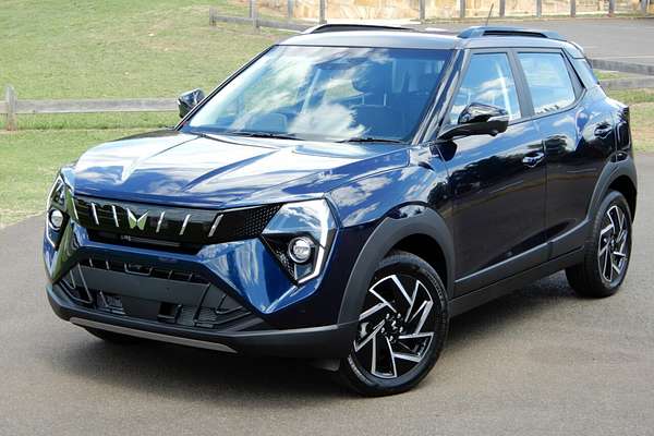 2025 Mahindra XUV 3XO AX7L