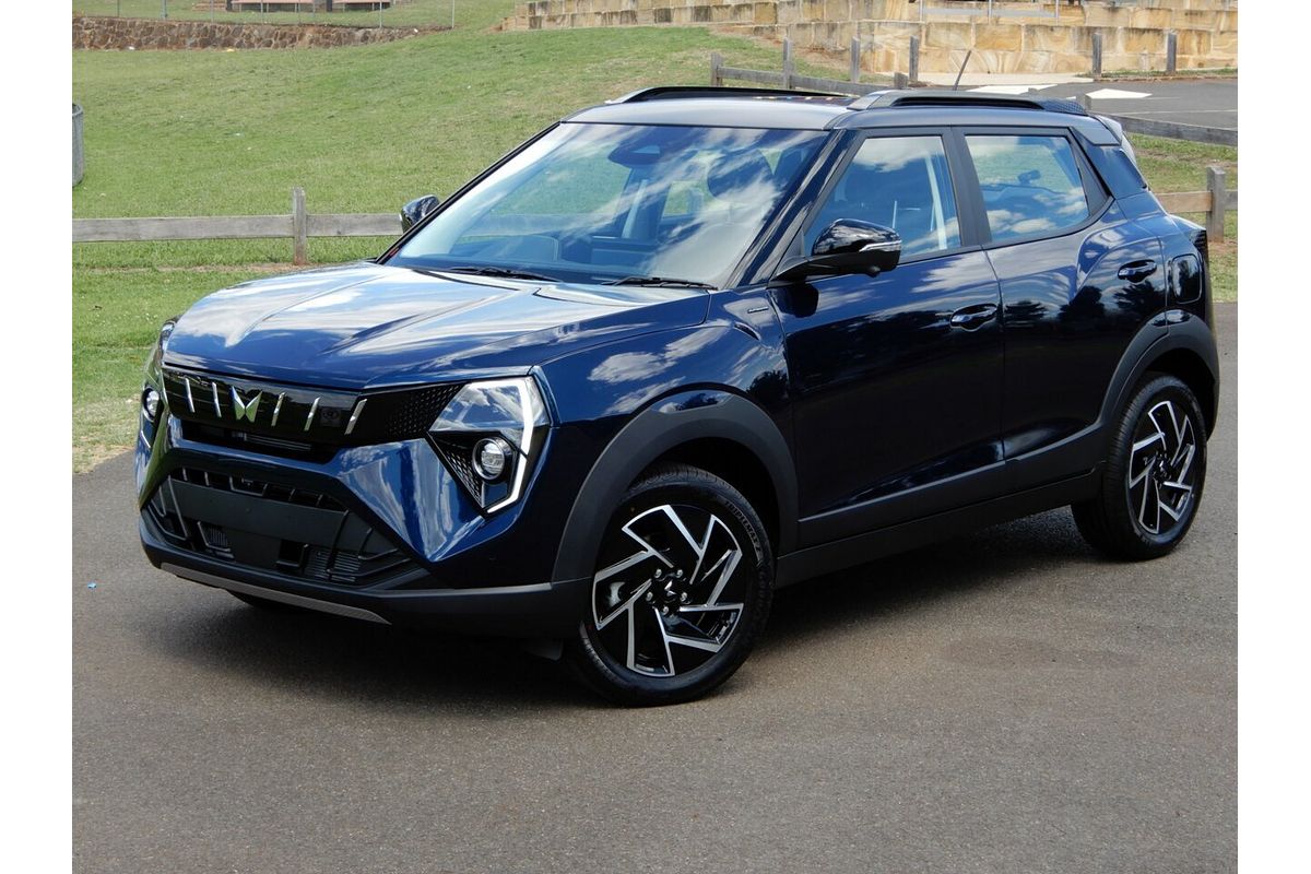 2025 Mahindra XUV 3XO AX7L