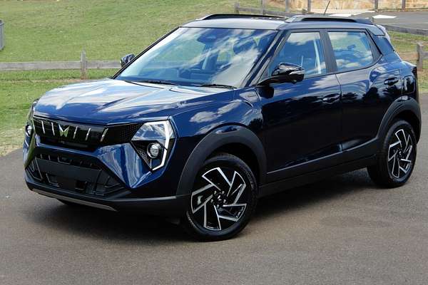 2025 Mahindra XUV 3XO AX7L