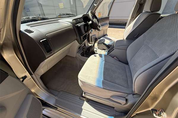 2003 Nissan Patrol ST GU III