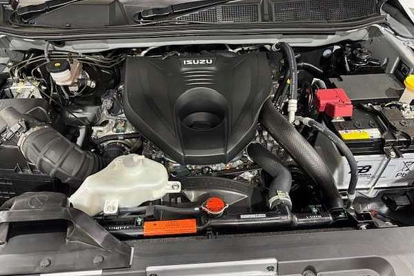 2025 Isuzu MU-X X-TERRAIN