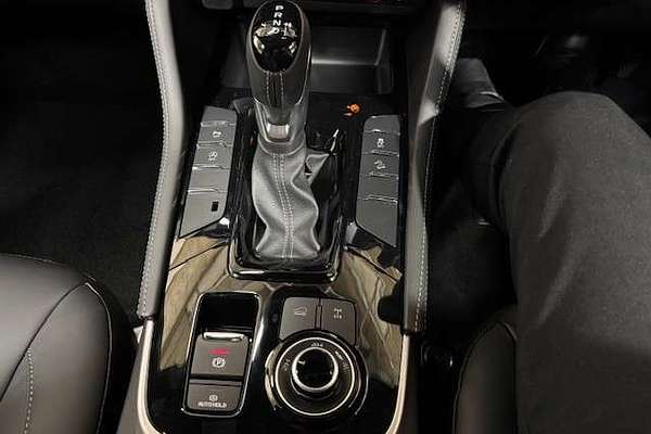 2025 Isuzu MU-X X-TERRAIN