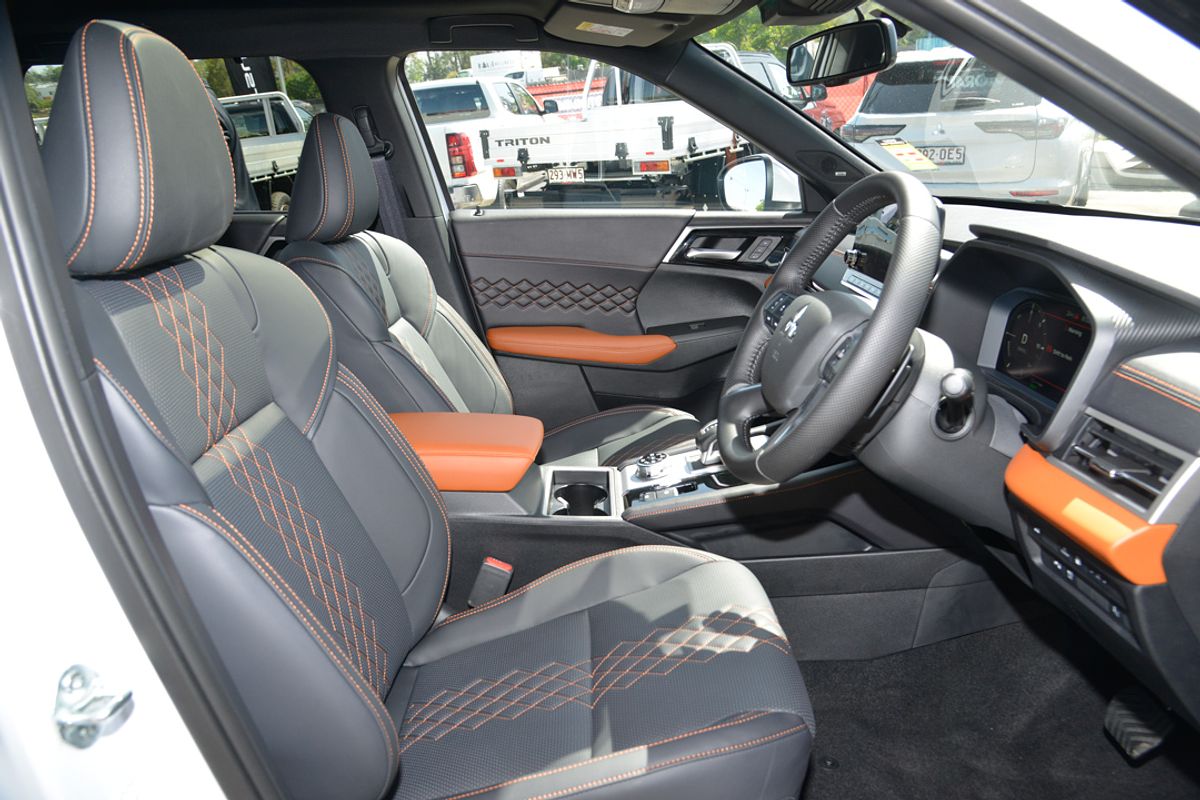 2024 Mitsubishi Outlander PHEV Exceed Tourer ZM