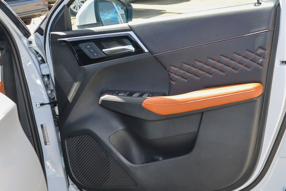 2024 Mitsubishi Outlander PHEV Exceed Tourer ZM