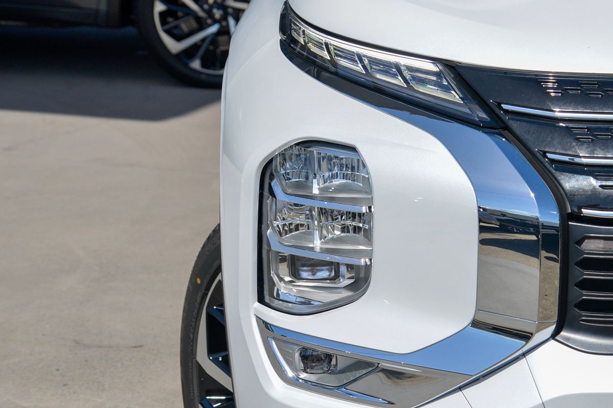 2024 Mitsubishi Outlander PHEV Exceed ZM