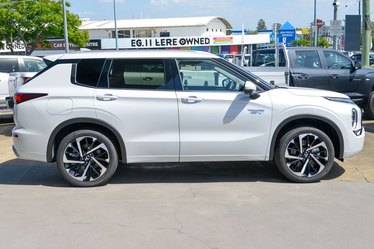 2024 Mitsubishi Outlander PHEV Exceed ZM