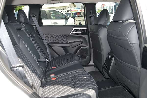 2024 Mitsubishi Outlander PHEV Exceed ZM