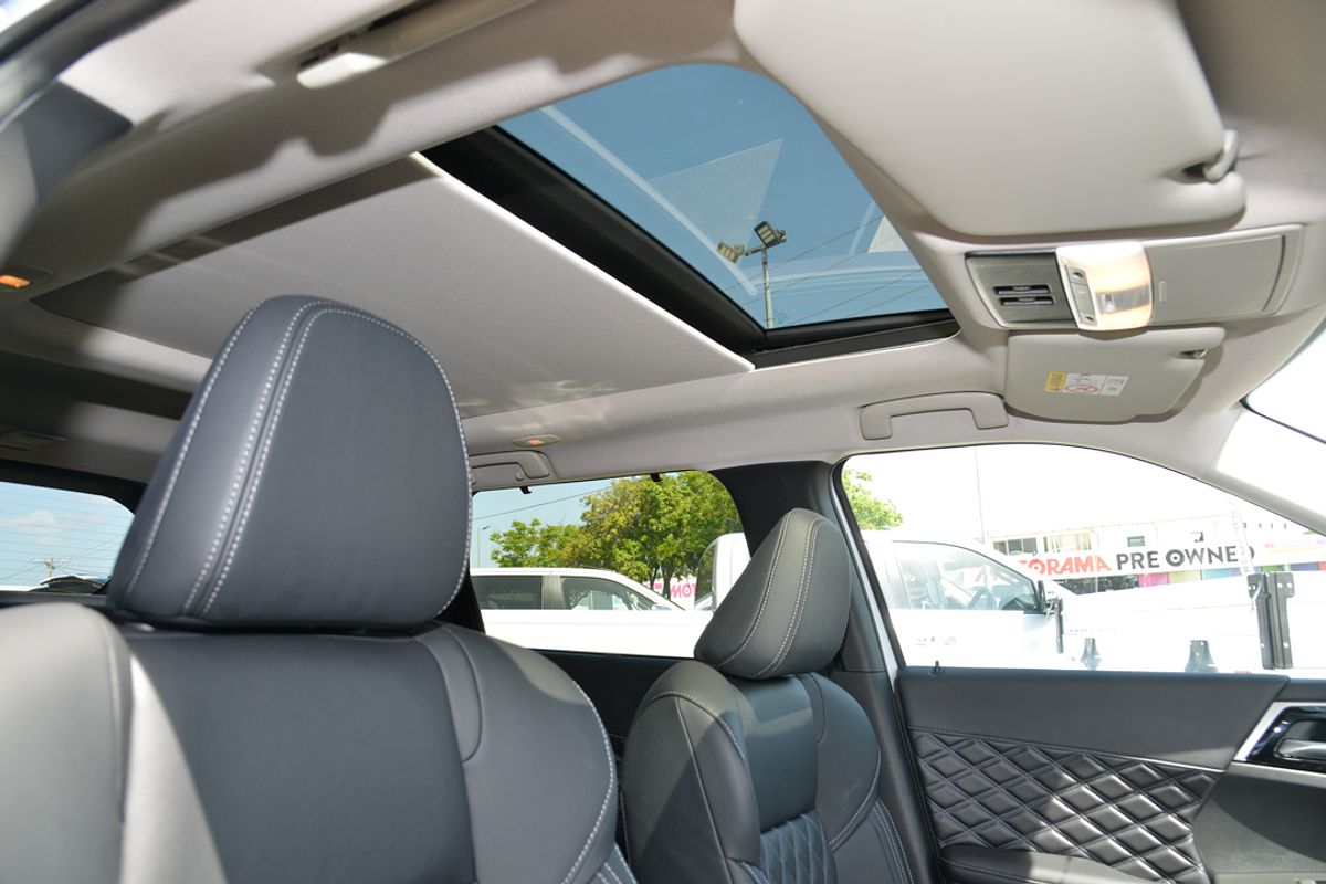 2024 Mitsubishi Outlander PHEV Exceed ZM