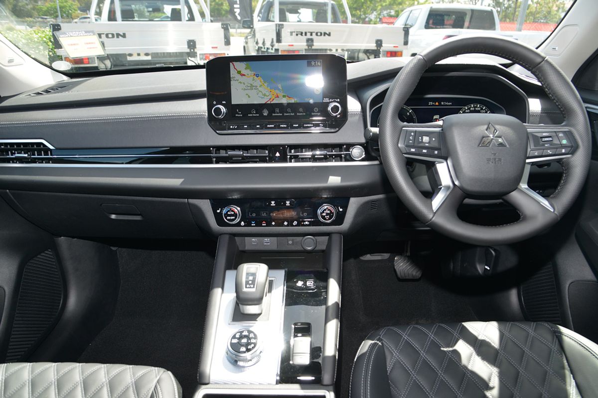 2024 Mitsubishi Outlander PHEV Exceed ZM