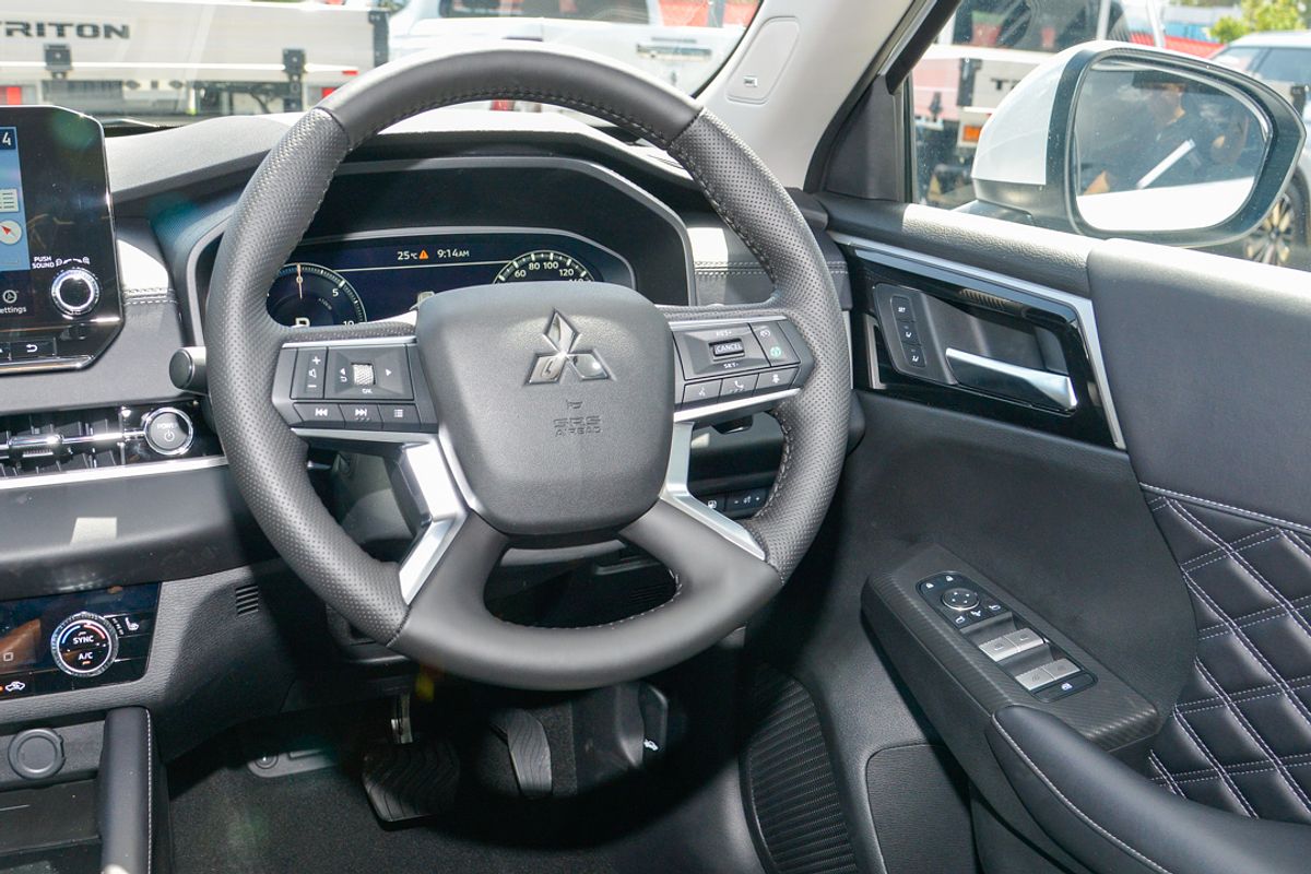 2024 Mitsubishi Outlander PHEV Exceed ZM