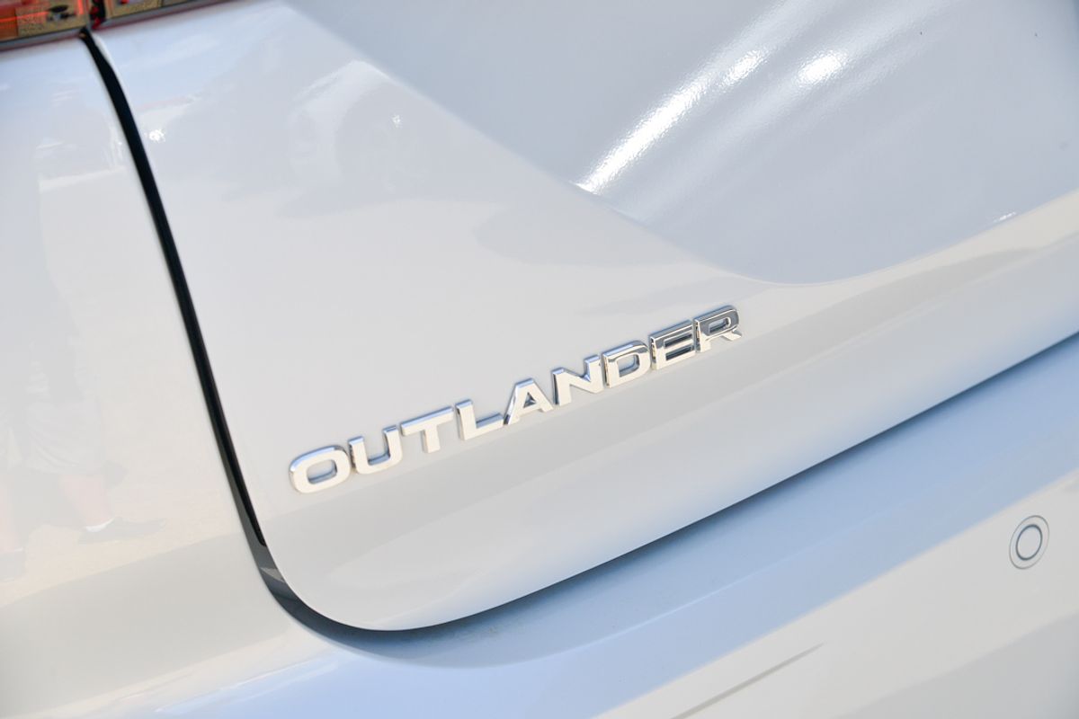 2024 Mitsubishi Outlander PHEV Exceed ZM
