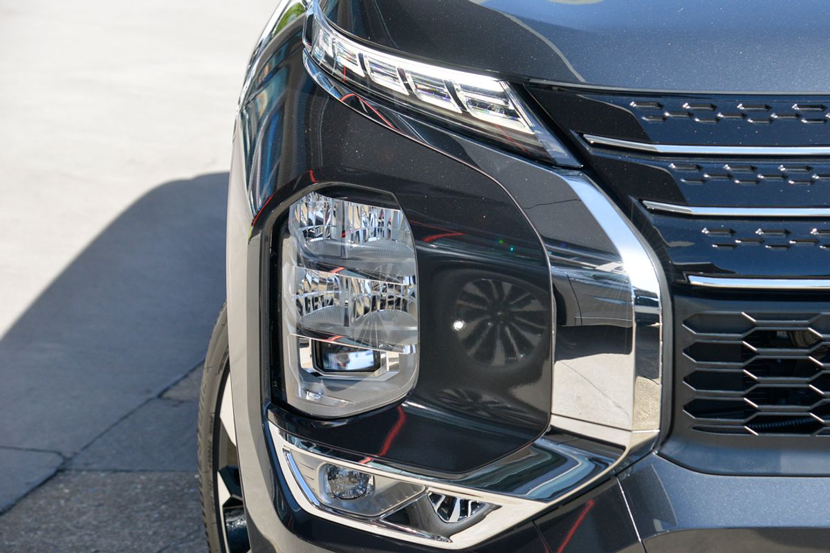 2025 Mitsubishi Outlander PHEV Exceed ZM