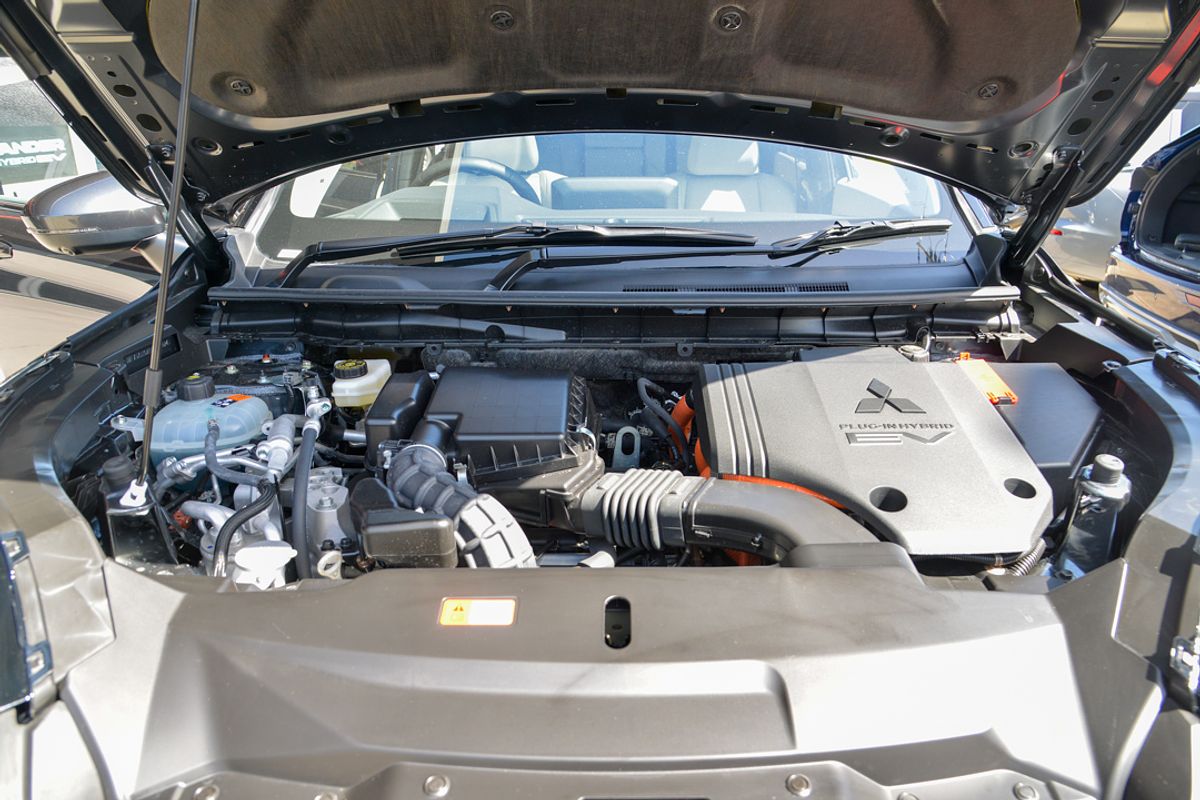 2025 Mitsubishi Outlander PHEV Exceed ZM