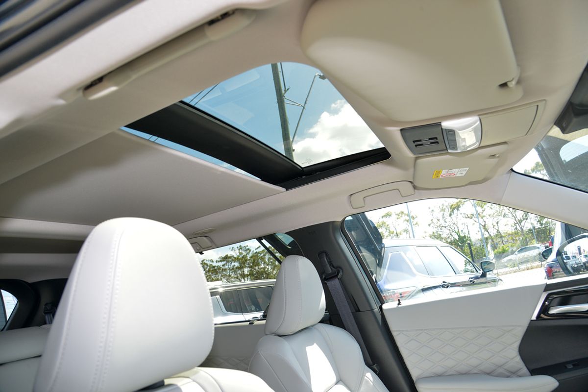 2025 Mitsubishi Outlander PHEV Exceed ZM