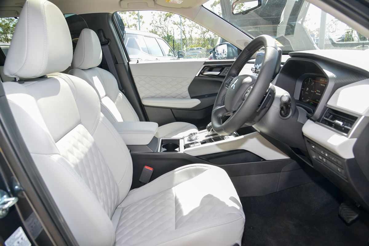 2025 Mitsubishi Outlander PHEV Exceed ZM