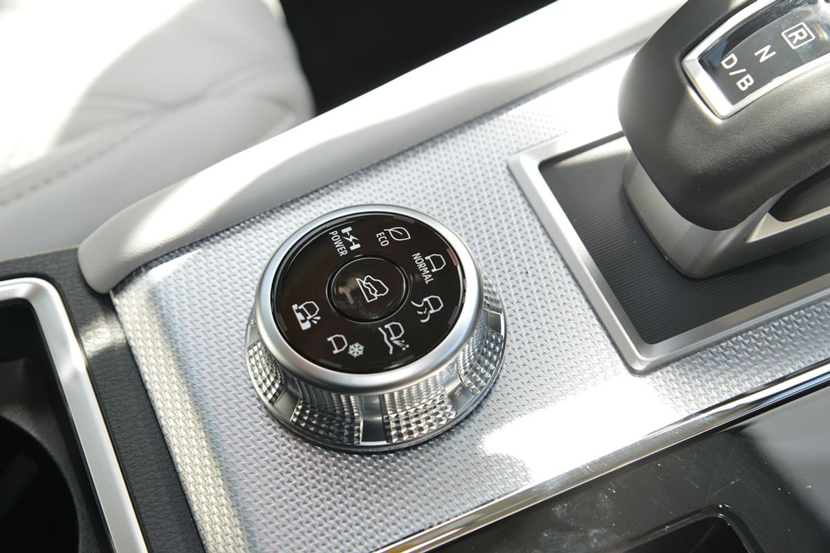 2025 Mitsubishi Outlander PHEV Exceed ZM