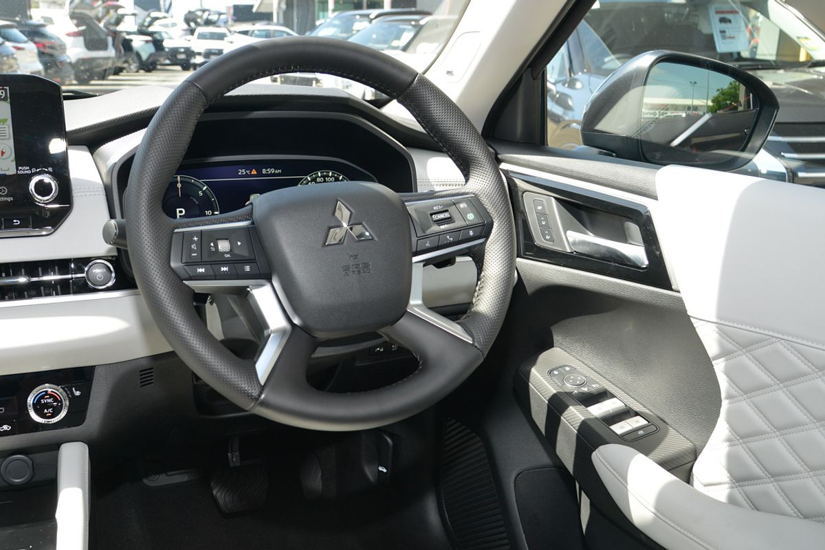 2025 Mitsubishi Outlander PHEV Exceed ZM
