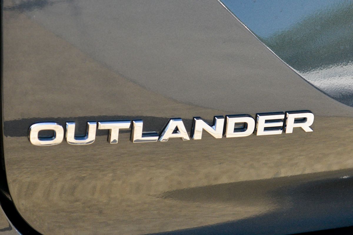 2025 Mitsubishi Outlander PHEV Exceed ZM