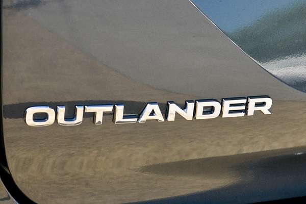 2025 Mitsubishi Outlander PHEV Exceed ZM