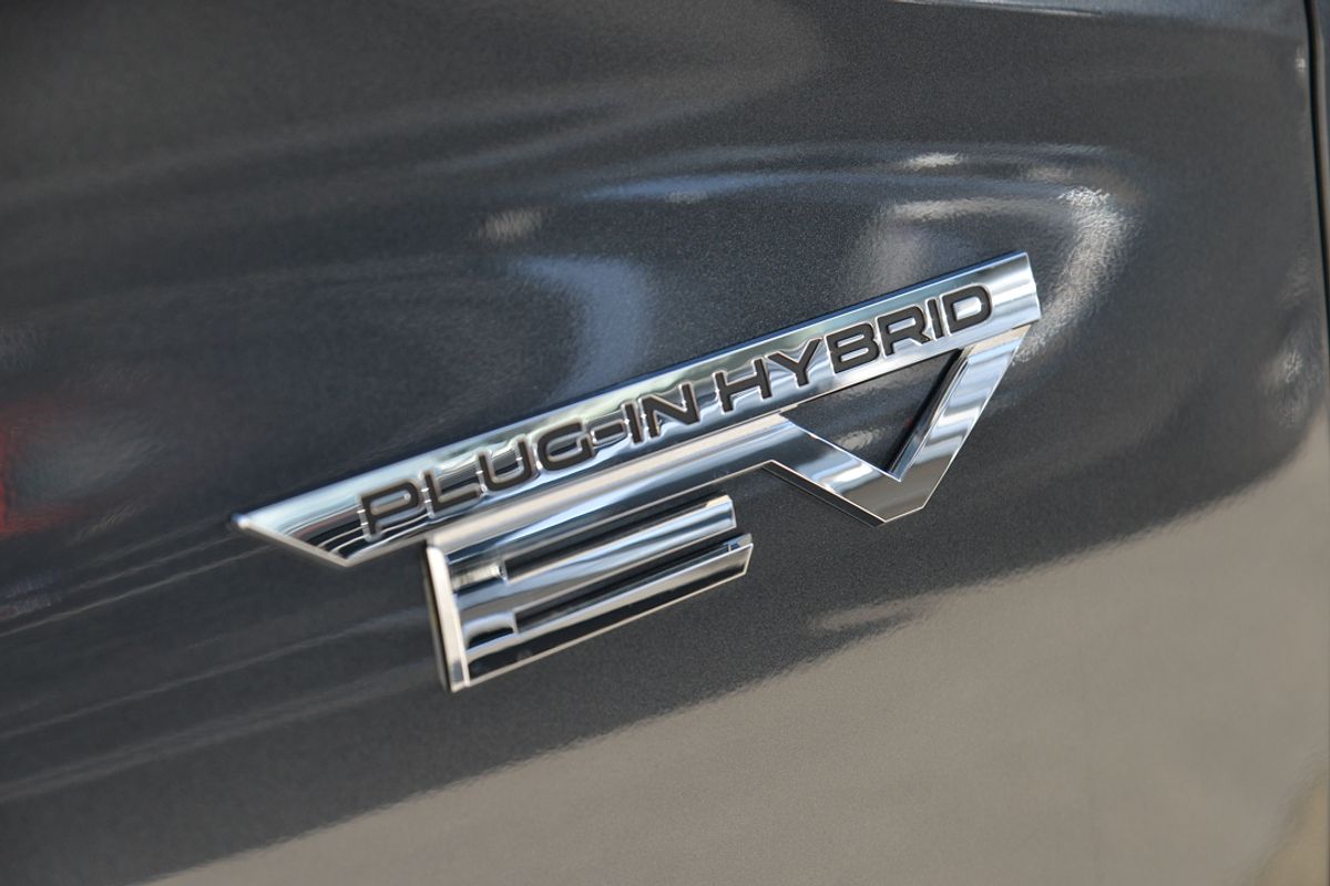 2025 Mitsubishi Outlander PHEV Exceed ZM