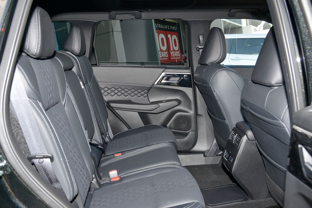 2024 Mitsubishi Outlander PHEV GSR ZM