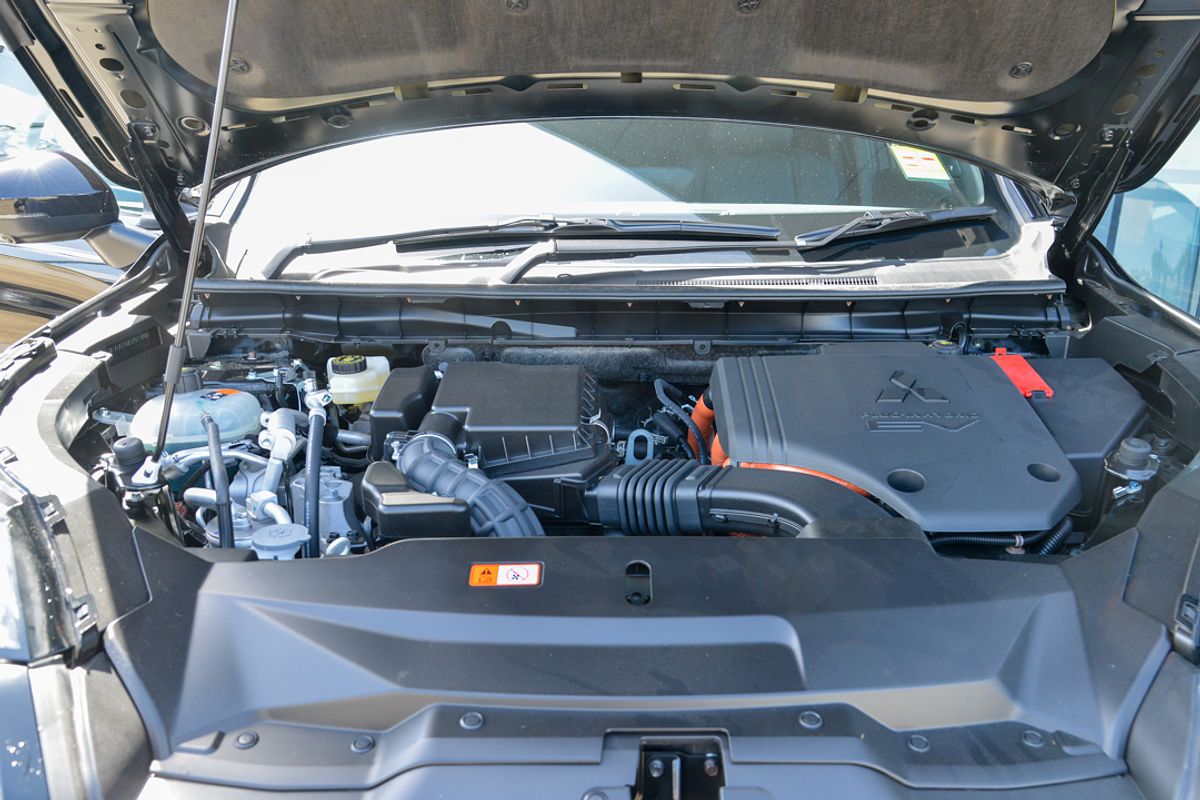 2024 Mitsubishi Outlander PHEV GSR ZM