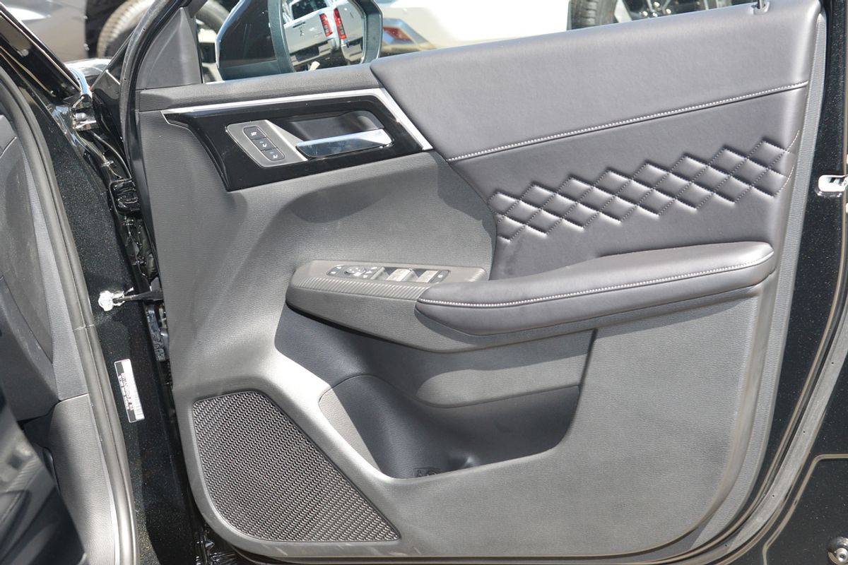 2024 Mitsubishi Outlander PHEV GSR ZM