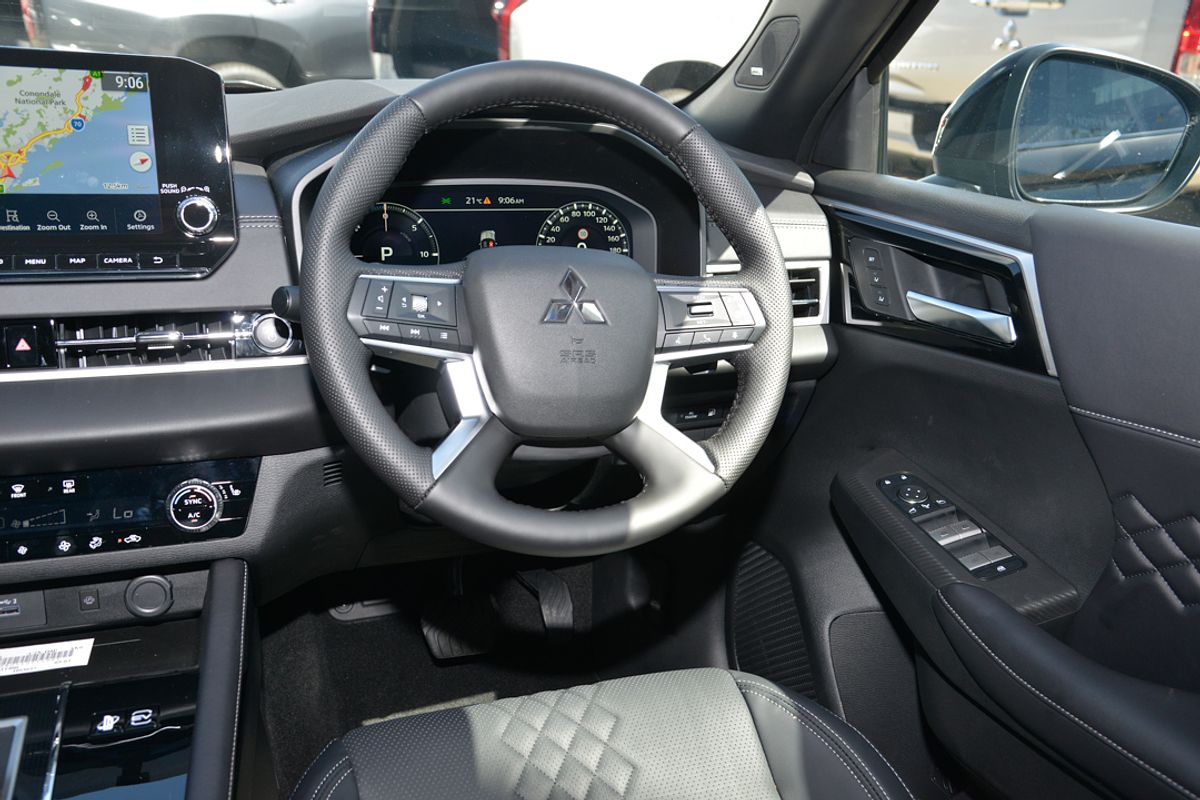 2024 Mitsubishi Outlander PHEV GSR ZM