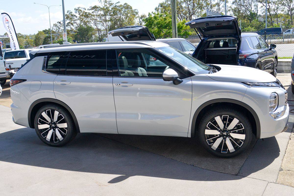 2025 Mitsubishi Outlander Exceed ZM