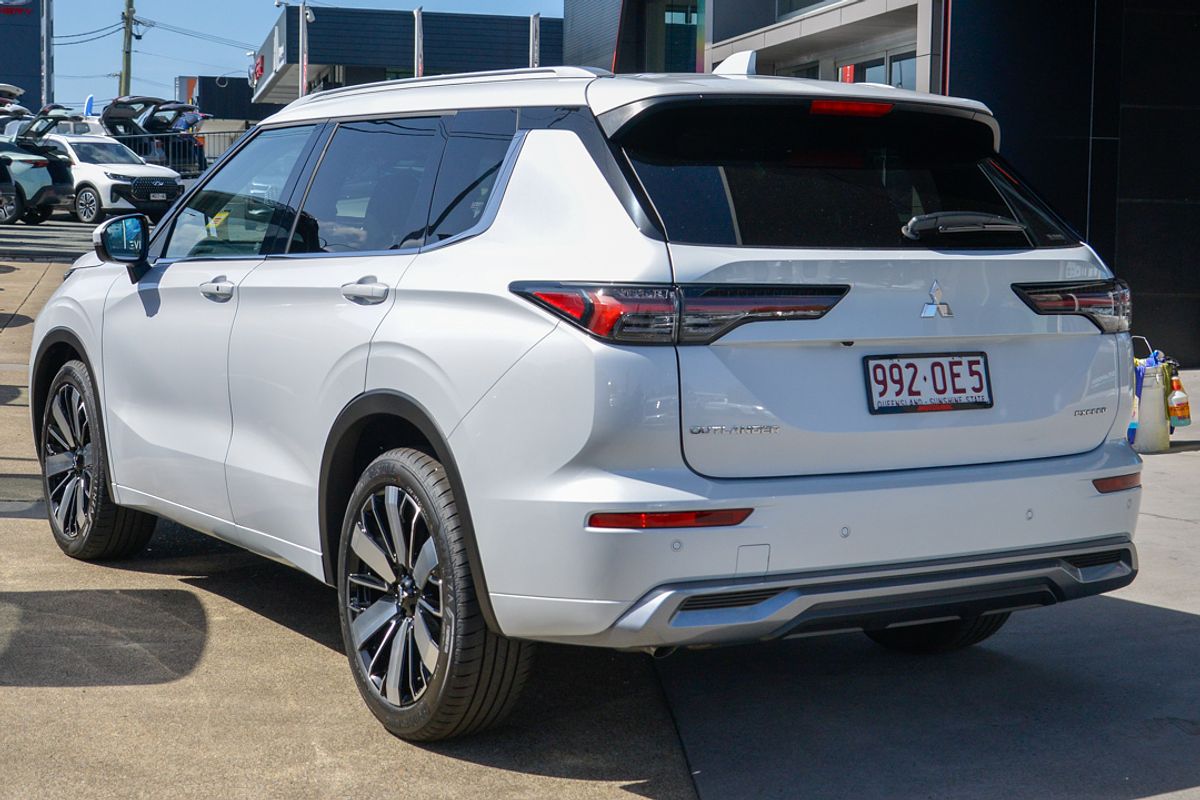 2025 Mitsubishi Outlander Exceed ZM