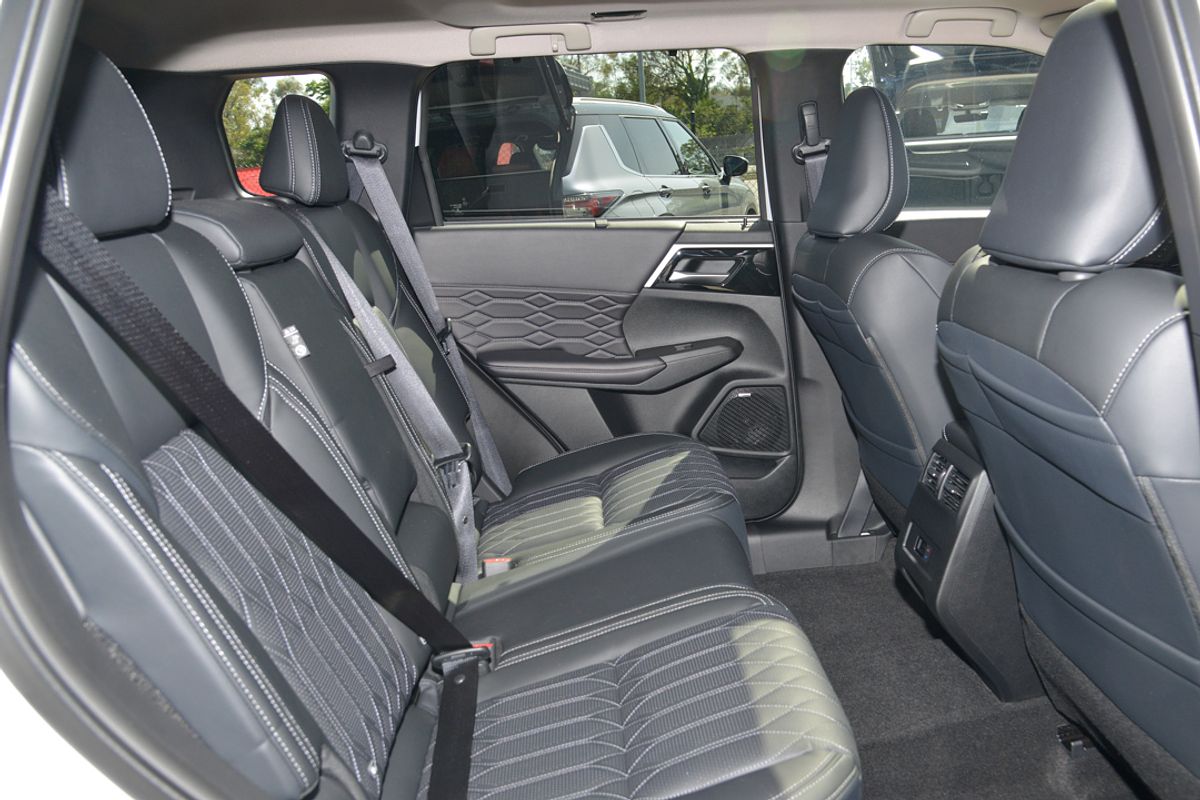 2025 Mitsubishi Outlander Exceed ZM