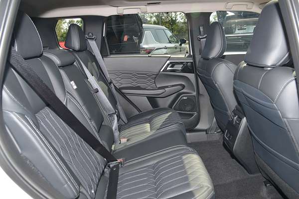 2025 Mitsubishi Outlander Exceed ZM