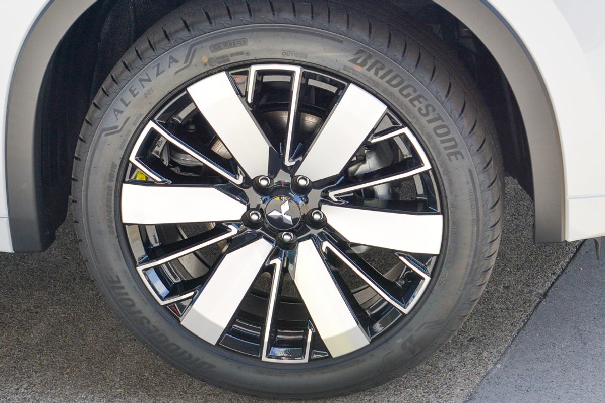 2025 Mitsubishi Outlander Exceed ZM