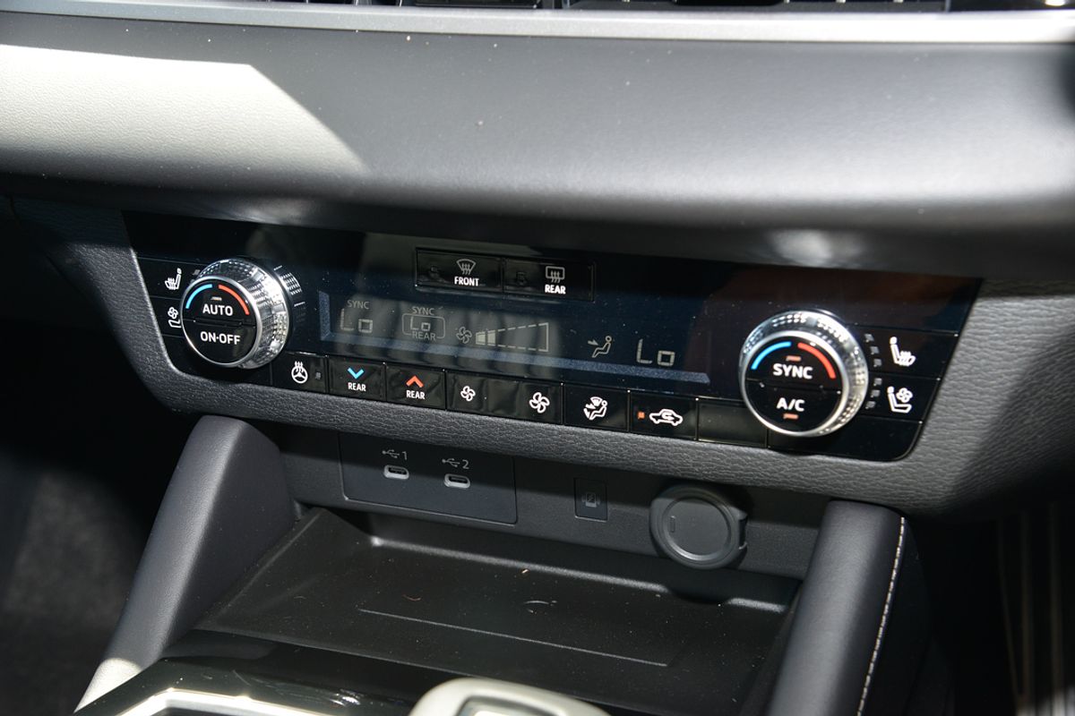 2025 Mitsubishi Outlander Exceed ZM