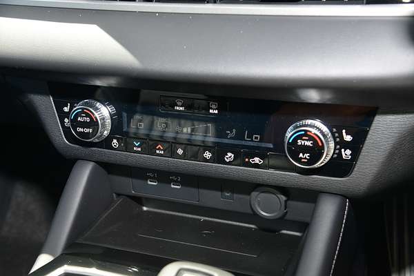 2025 Mitsubishi Outlander Exceed ZM