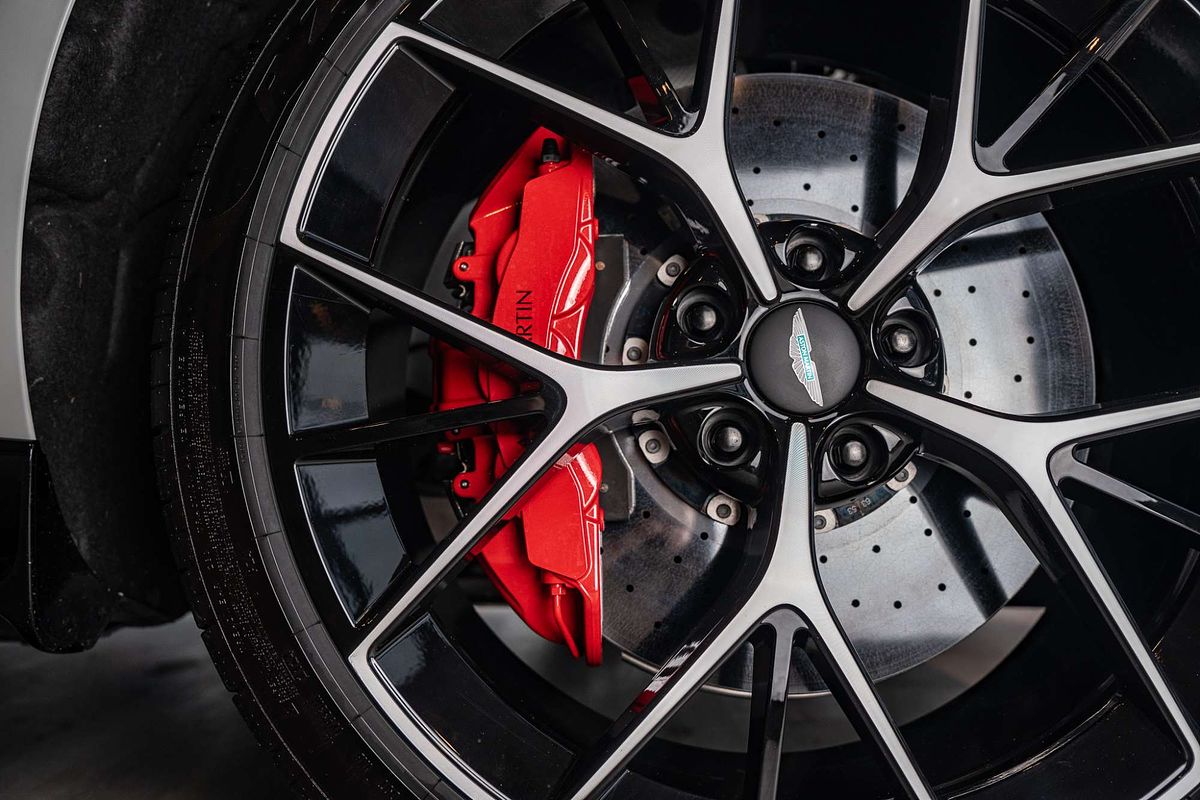 2025 Aston Martin DBX 707