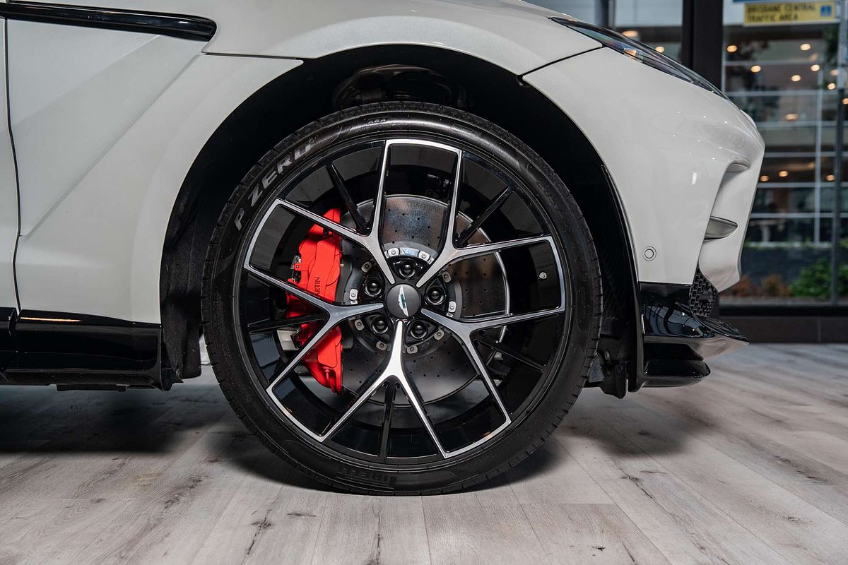 2025 Aston Martin DBX 707