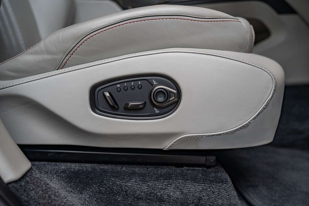 2025 Aston Martin DBX 707