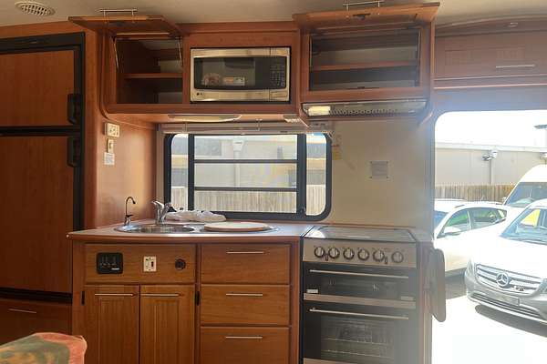 2008 Isuzu N Series NQR 450 Premium 4x2 LWB