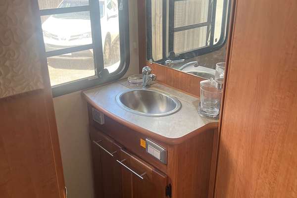 2008 Isuzu N Series NQR 450 Premium 4x2 LWB