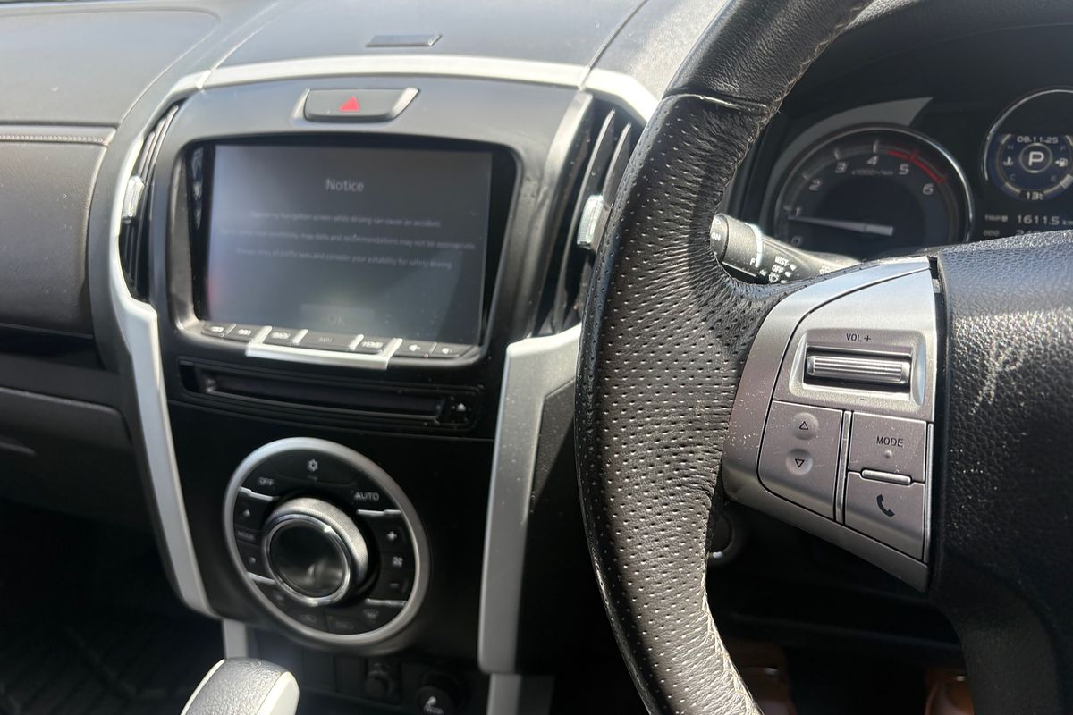 2020 Isuzu MU-X LS-T