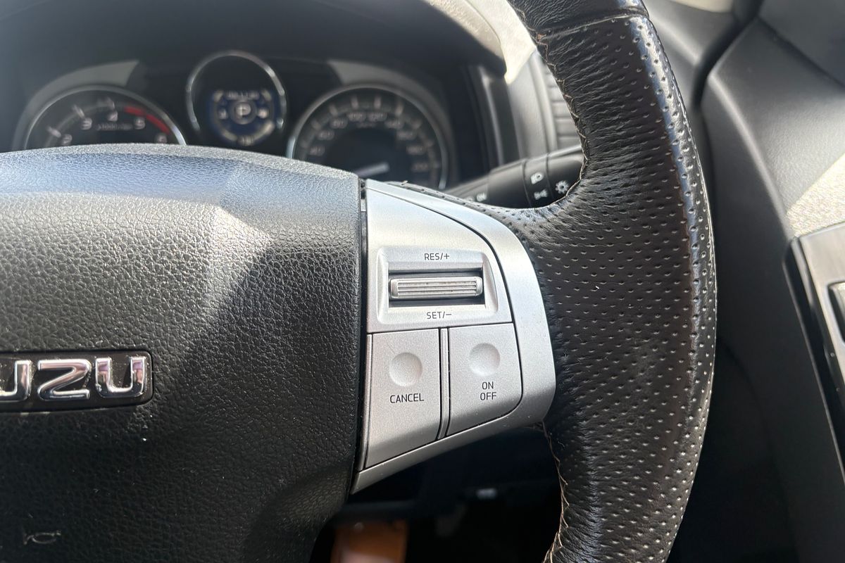 2020 Isuzu MU-X LS-T