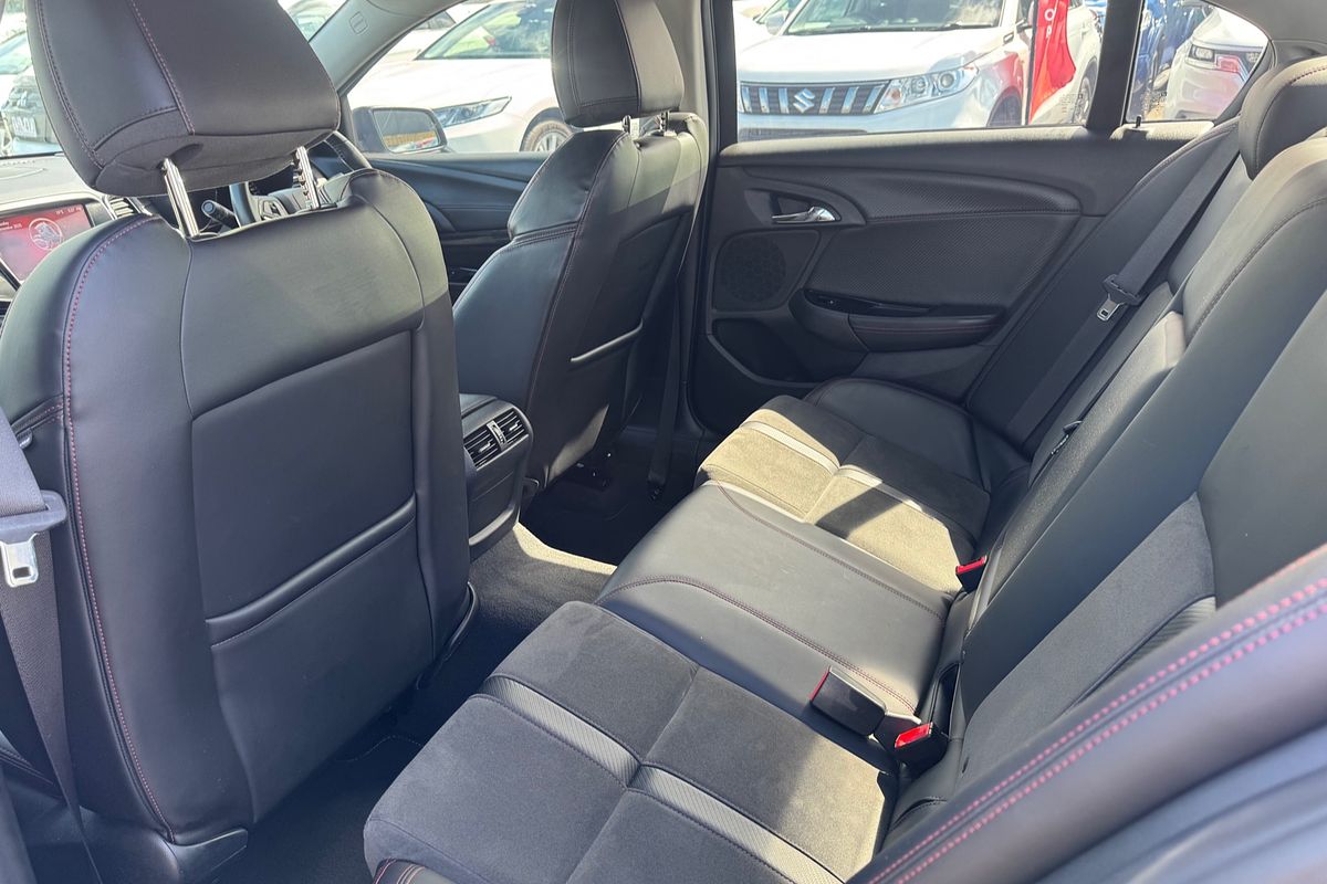 2016 Holden Commodore SV6 Black VF Series II