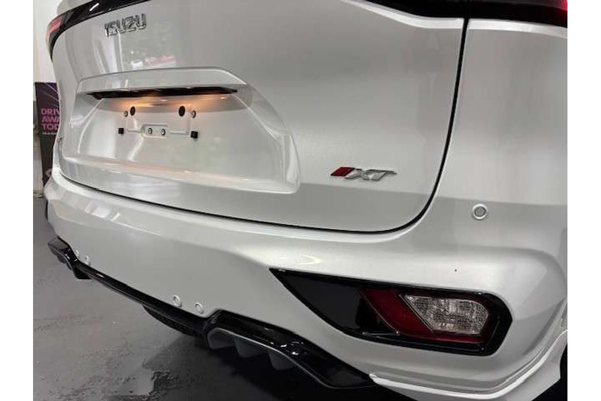 2025 Isuzu MU-X X-TERRAIN