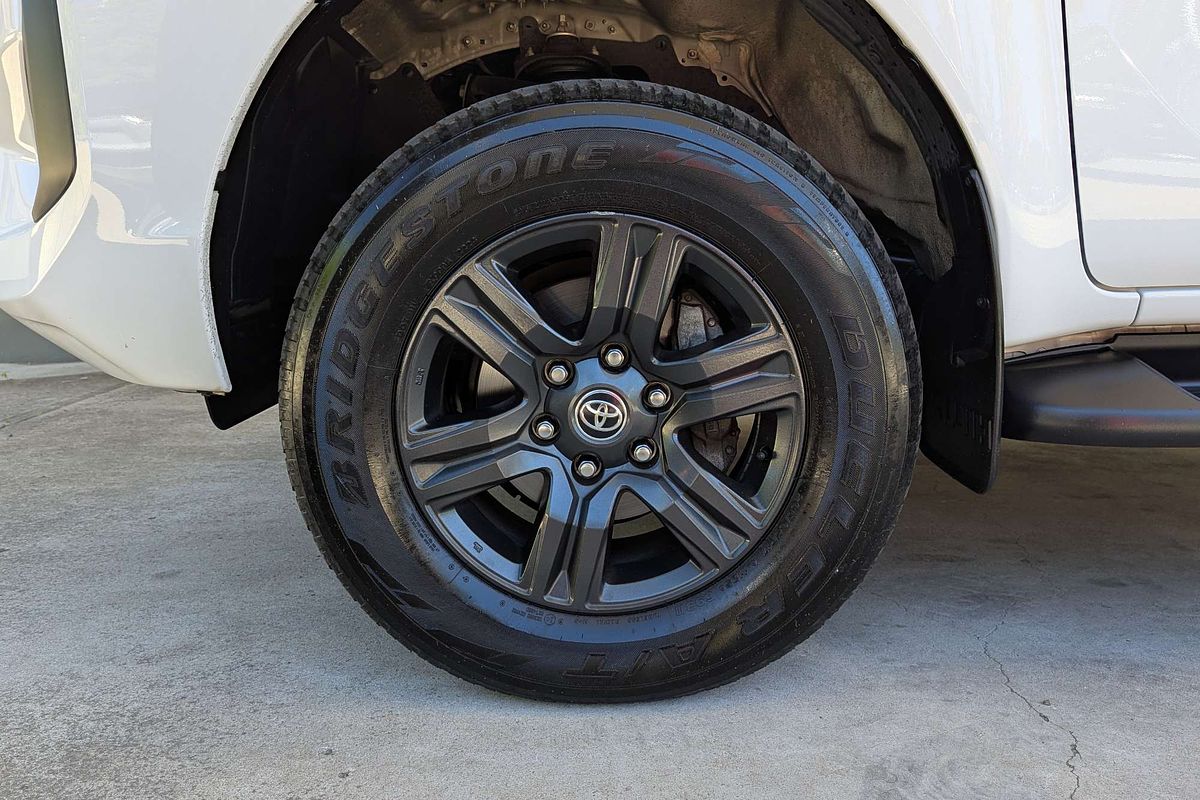 2024 Toyota Hilux SR GUN126R 4X4