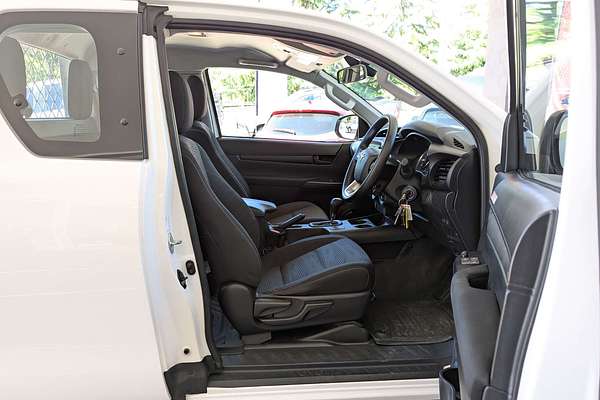 2024 Toyota Hilux SR GUN126R 4X4