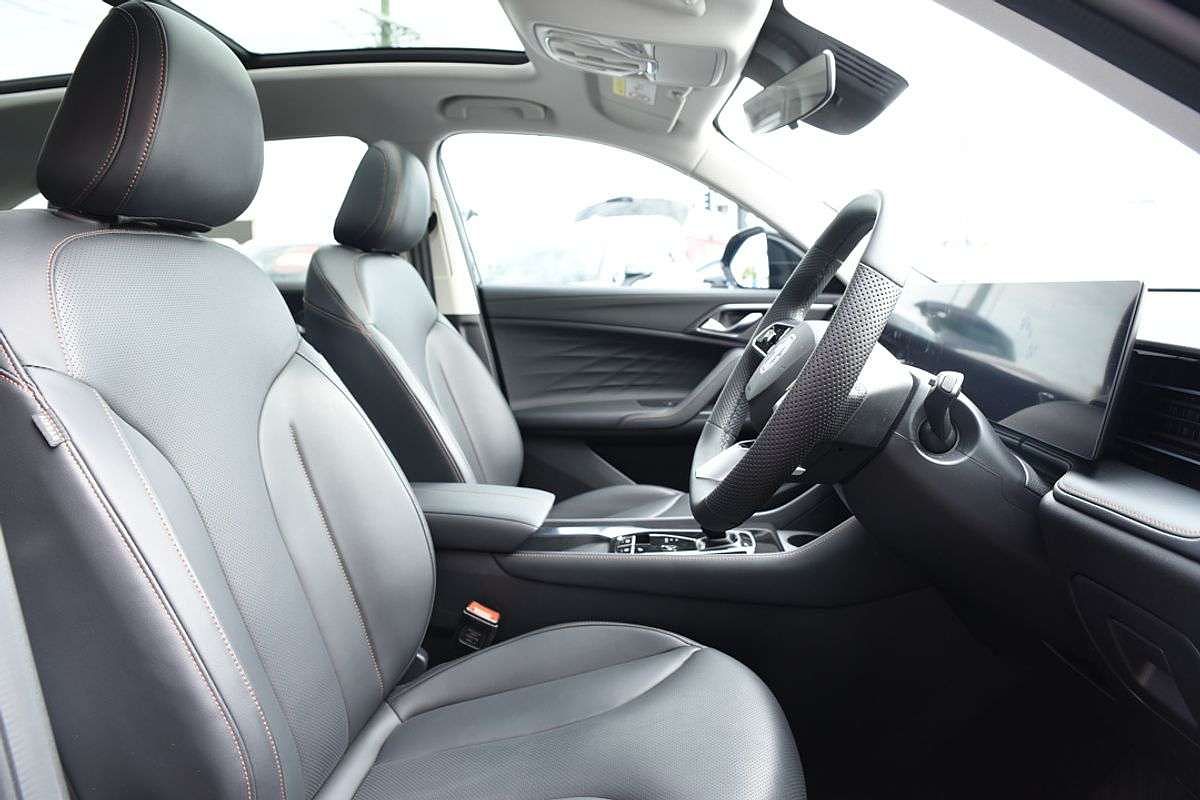 2025 MG HS Hybrid+ Essence AS33H