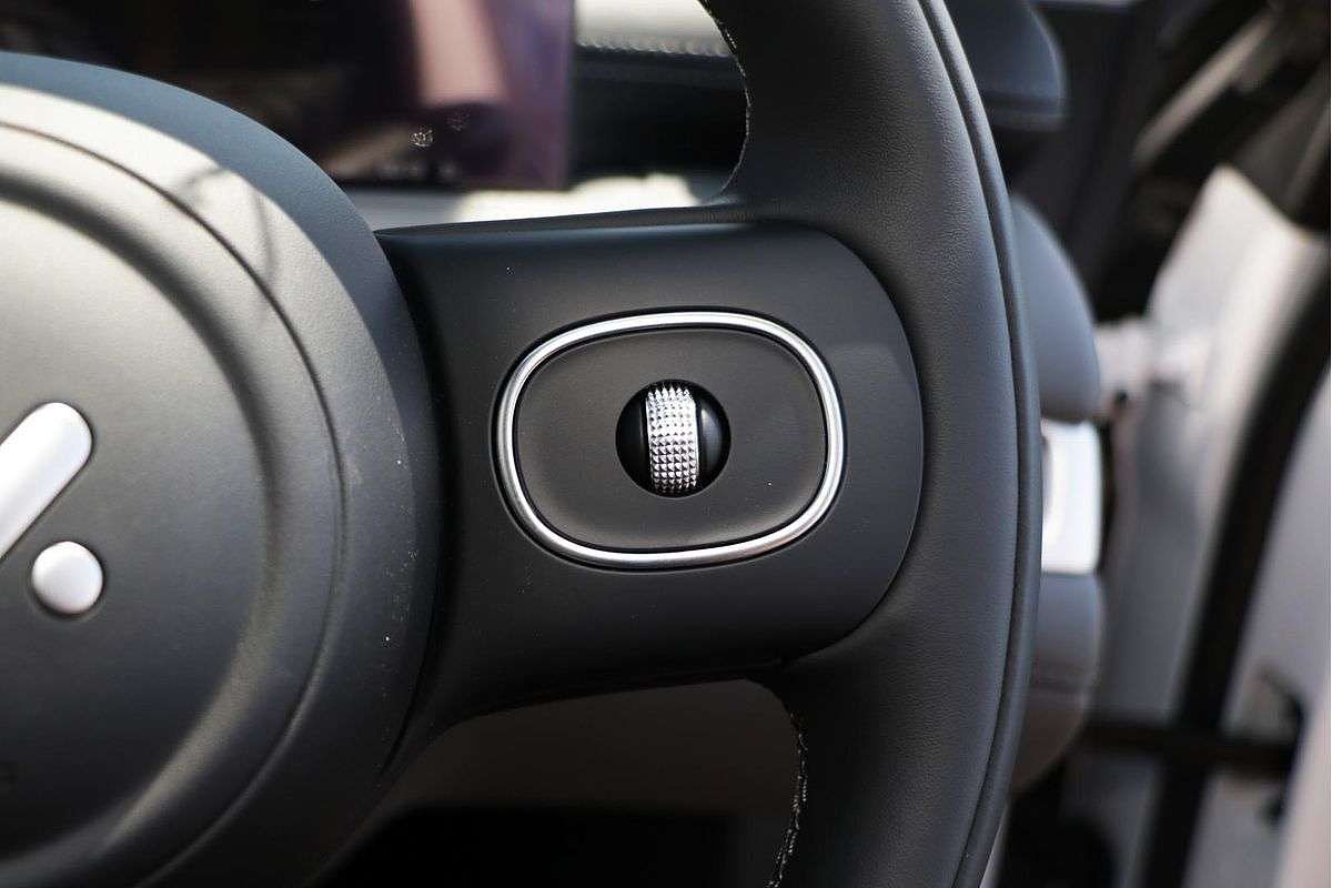 2025 MG IM6 Premium S12L