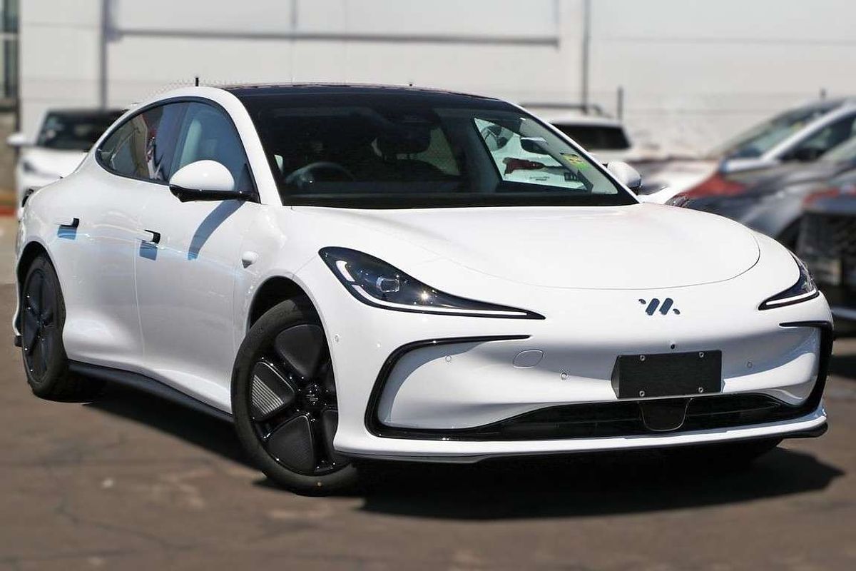 2025 MG IM5 Premium P12L