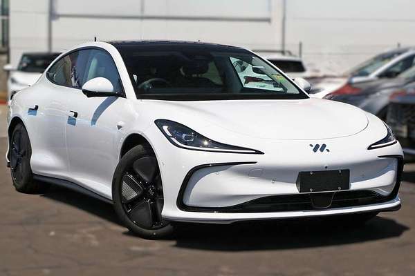 2025 MG IM5 Premium P12L